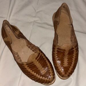 Women’s Size 9 US Huaraches Brown